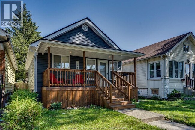 Photo - 1154 Gladstone Ave