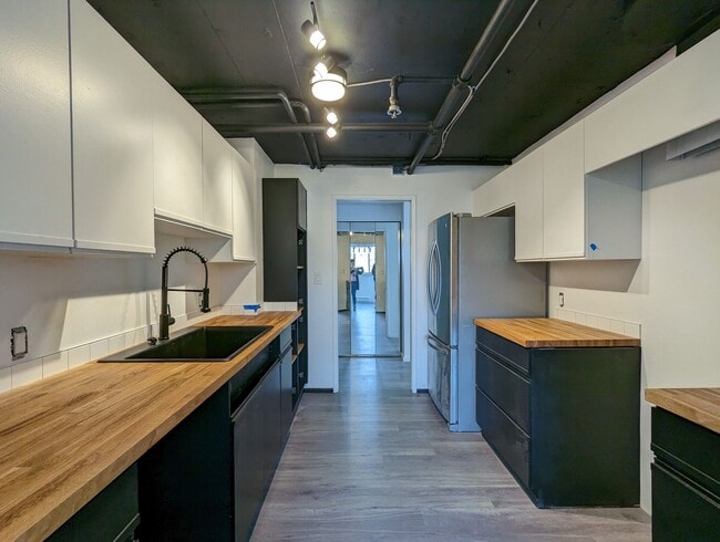 Building Photo - 1120 Spring St Unit 801