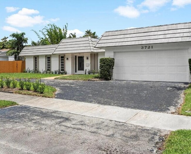 Building Photo - 3721 N 55th Ave
