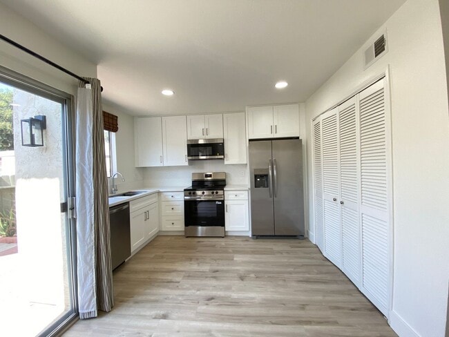 Photo - 637 Beverly Pl
