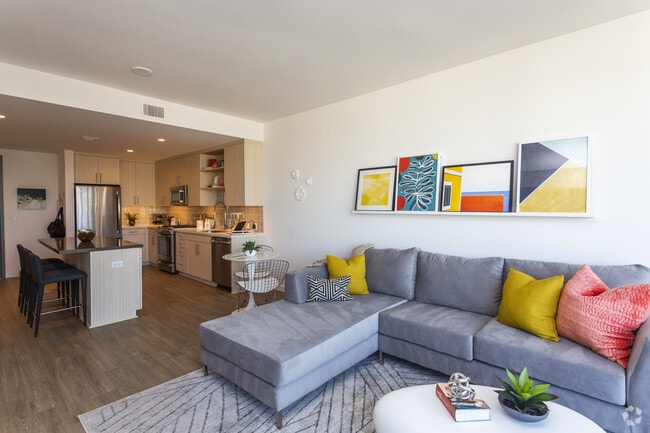 1 BR, 1 BA - 908 SF