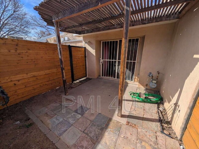 Photo - 1516 Rosemont Ave NW