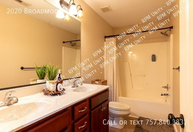 Photo - 2020 Broadmoor Ave