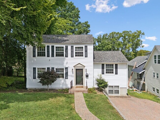 165 E Glenwood Dr