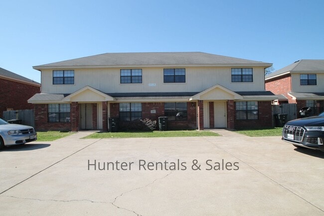 Building Photo - Move in Today! Rental
