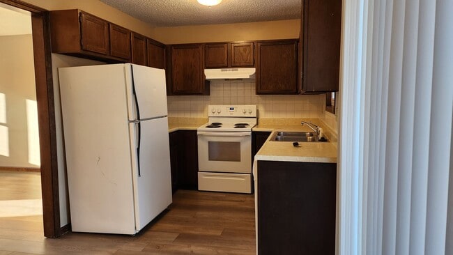 Photo - 2 bedroom on quiet street!
