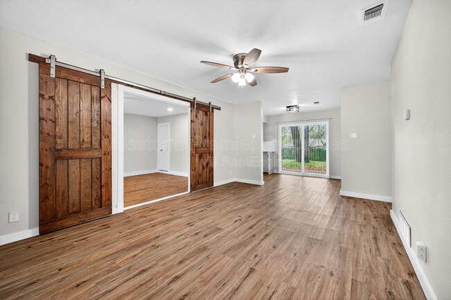 Photo - 218 Kansas St