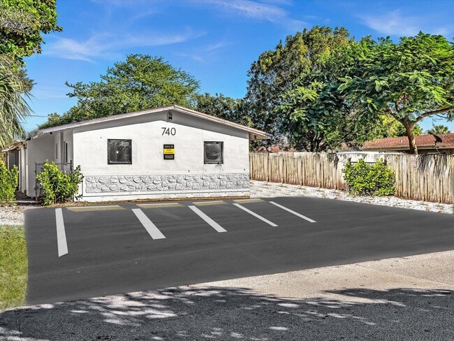 740 NW 4th Ave