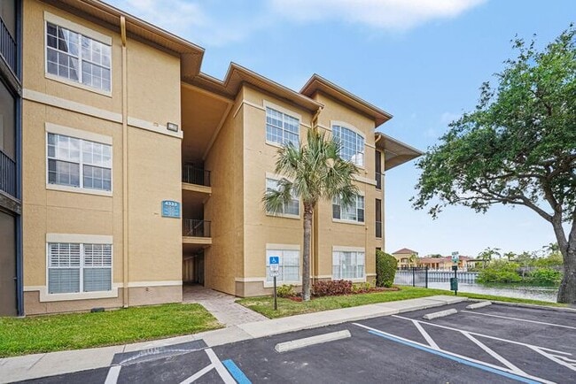 Building Photo - 4333 Bayside Village Dr Unit APT 120