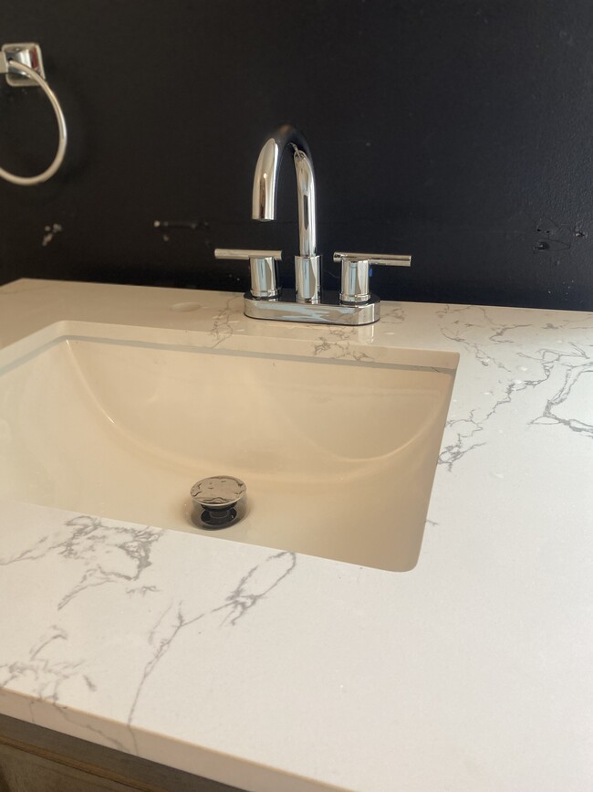 3rd floor bath - 217 Hamilton Ave Casa Adosada