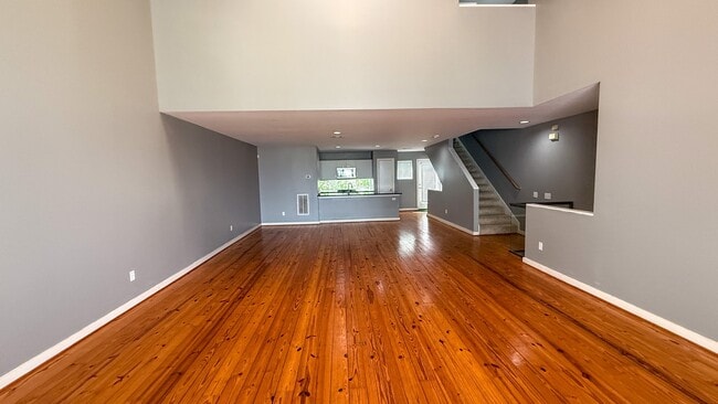 Building Photo - 2605 Calumet St Unit 16