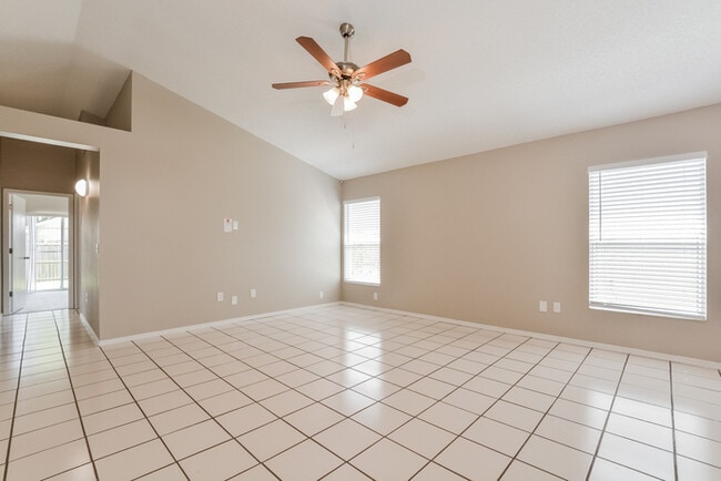 Photo - 1121 Shoshanna Dr