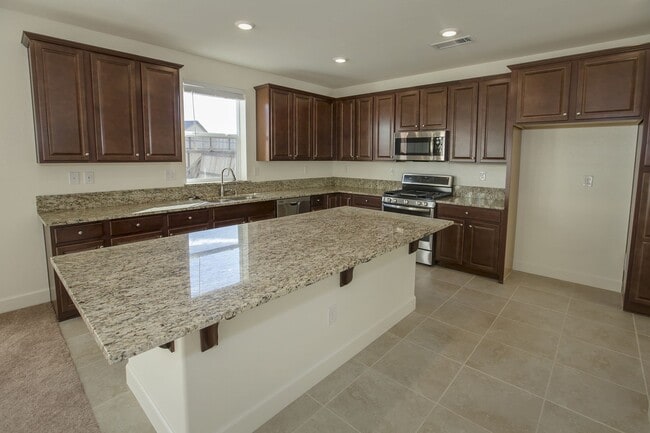Photo - 4 bedroom, 2.5 bathroom home in Golden Valley.  washer/dryer/refigerator included