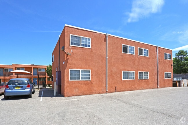 Casa Del Arroyo Apartments