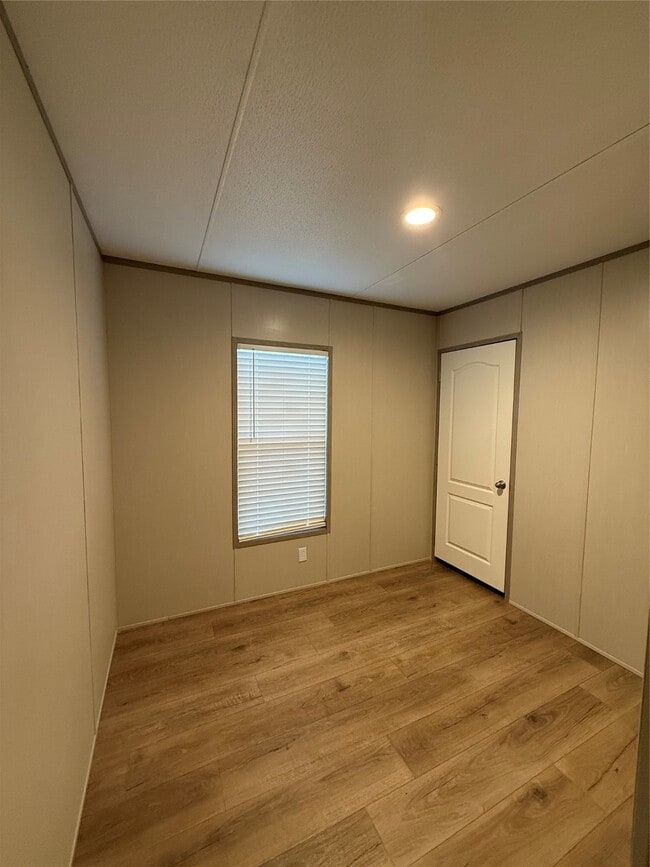 Photo - 327 County Rd 2296