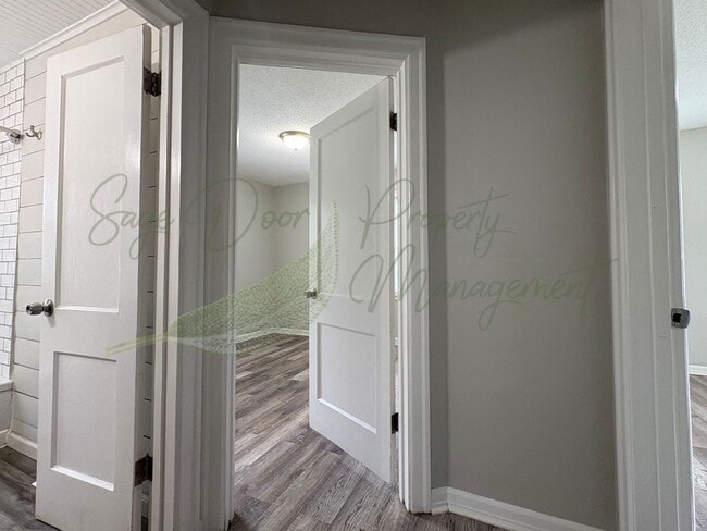Photo - CHARMING HOME IN BLUE SPRINGS!!!