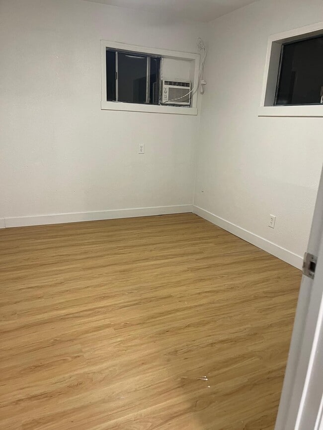 Photo - 384 N Westside St