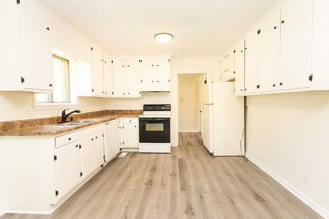Photo - 5801 Clover St