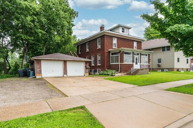 Building Photo - 903 Zeisler St Unit 1