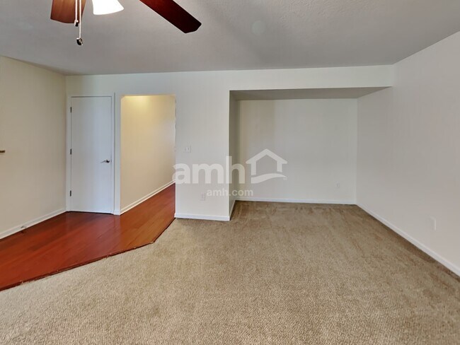 Photo - 1961 Creekview Dr