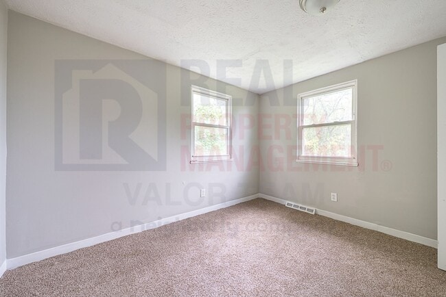Photo - 5 bd, 2 ba, 1,548 Sq. Ft.