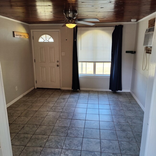 Living room - 610 Mills Ave Unit 610 B