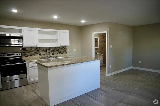 Ceiling lights/cupboards - 1808 Marlock Ln Rental