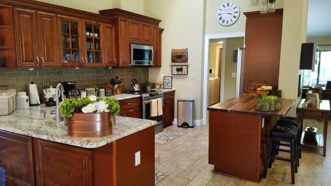 Photo - 392 Lakeview Terrace