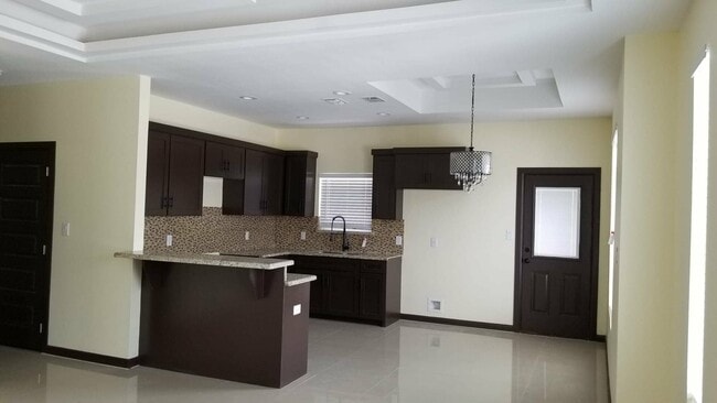 Photo - 709 E La Cantera Ave