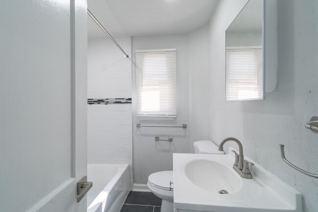 Photo - 124 Yorke St