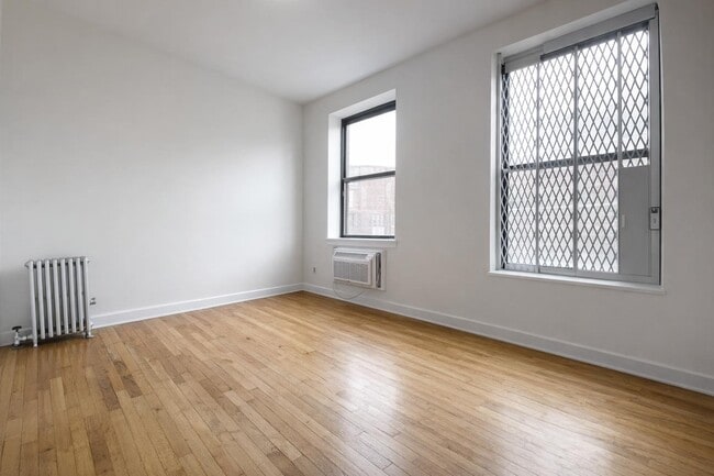 Photo - 182 Claremont Ave Unidad 53B