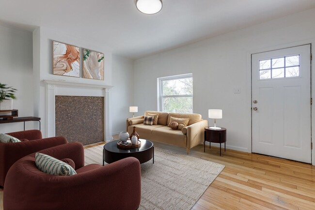 Building Photo - 1002 E Warrington Ave