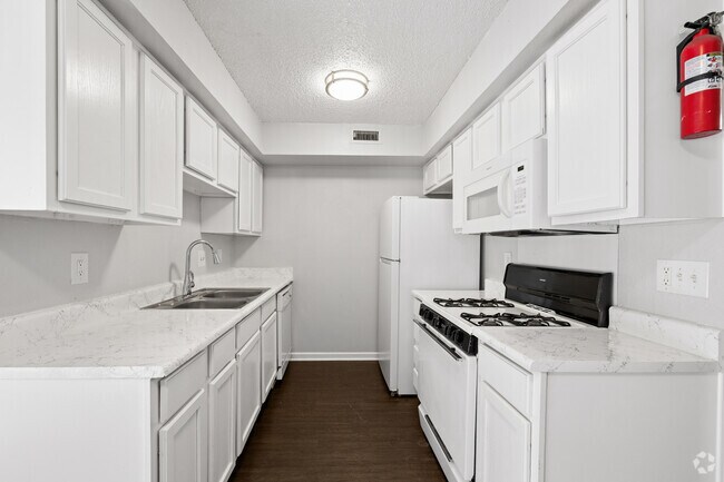2BR, 1BA - 767SF - Kitchen
