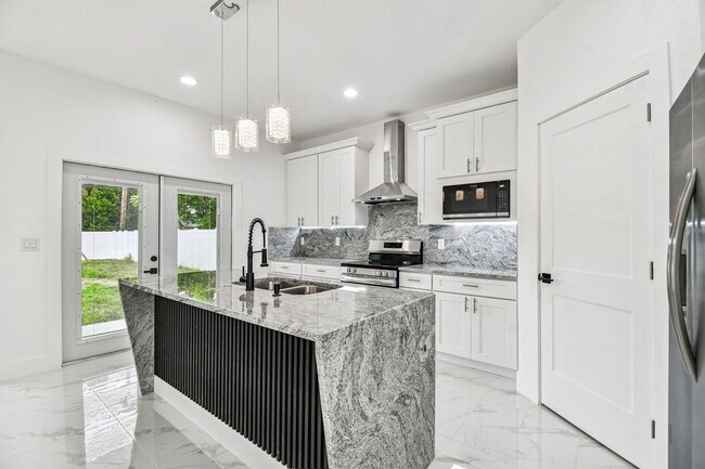 Photo - 1403 W 9th St