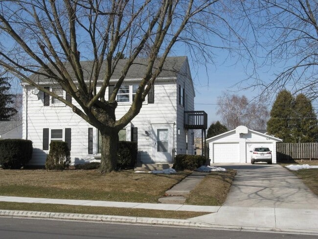 Building Photo - 422 Center Ave Unit 422