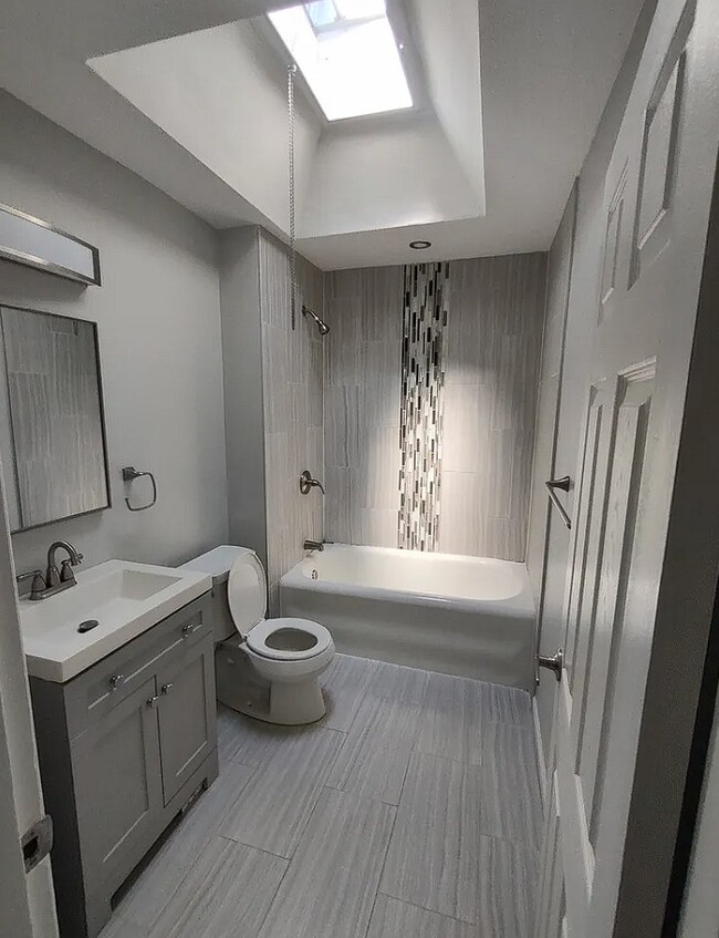 Photo - 6713 Guyer Ave