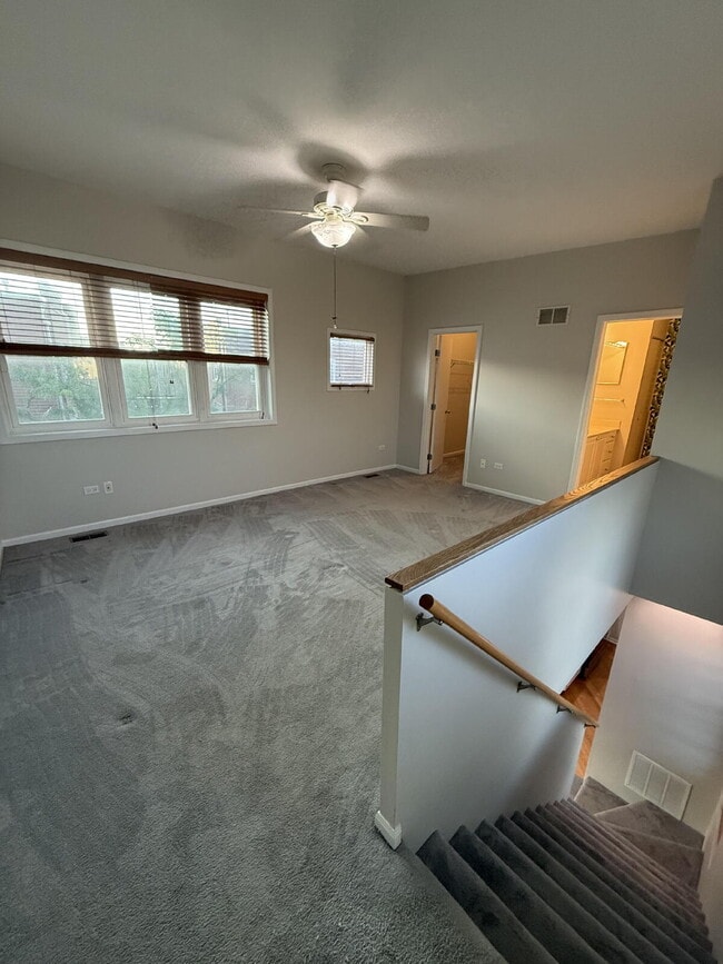 Building Photo - Ideally Located Lincoln Park Townhouse Unit F