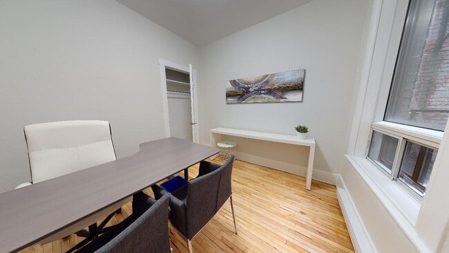 Photo - 2054 Claremont