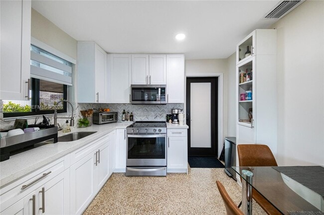 Building Photo - 30 NW 56th Ct Unit 32