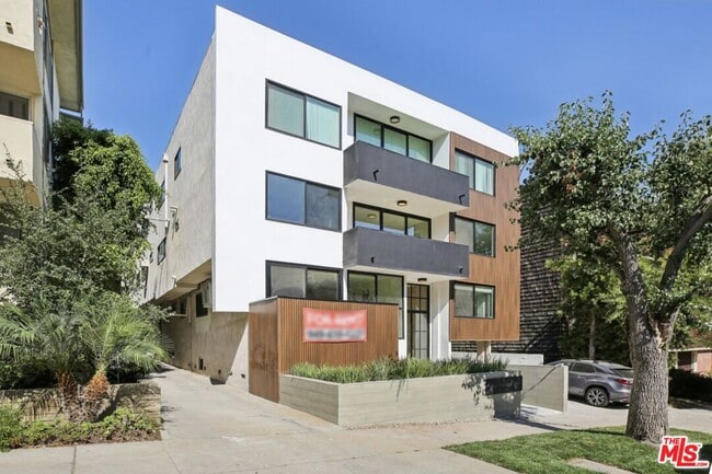 Building Photo - 1820 Fairburn Ave