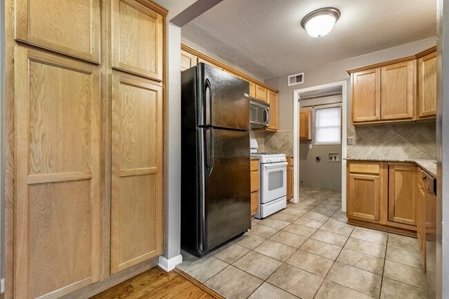 2108 Henderson Dr