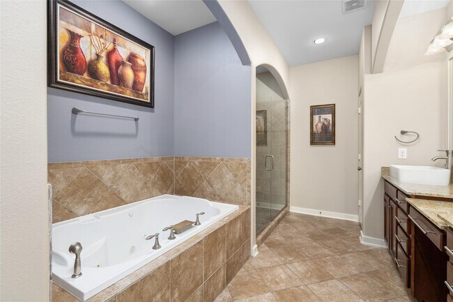 Photo - 6039 Yale St