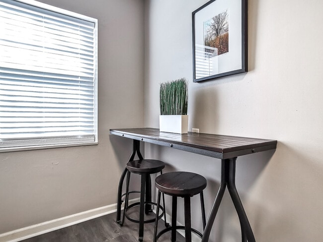 Photo - 1207 W 45th St Unit 3W