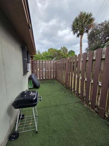 Photo - 810 Sandtree Dr