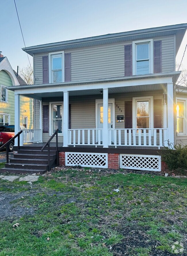 Building Photo - Newly renovated 4 bedroom 2 bathroom home.