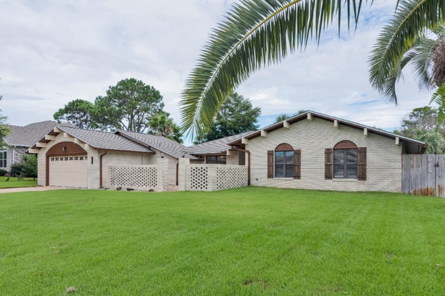 Photo - 967 Grand Canal St