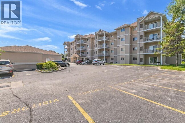 Photo - 1535 Grand Marais Rd W Unit 103