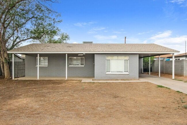 Building Photo - 2318 N 30th Pl Rental