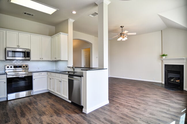 Photo - 8209 Livingston Ln