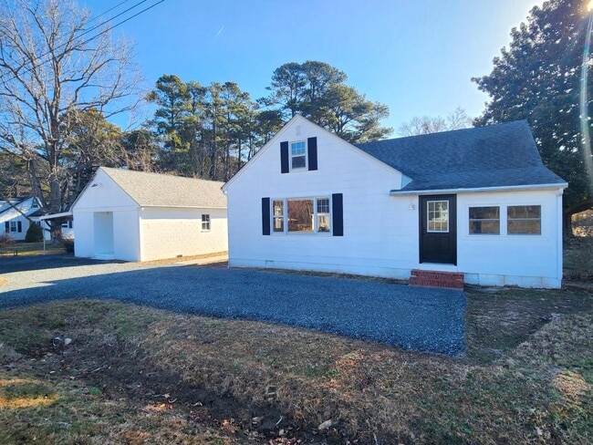 Photo - 2046 Bypass Rd